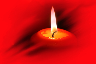 Brennende Kerze, rote Kerze, Licht, Gedenken