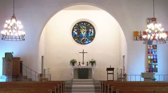 Altarraum der Auferstehungskirche Theesen